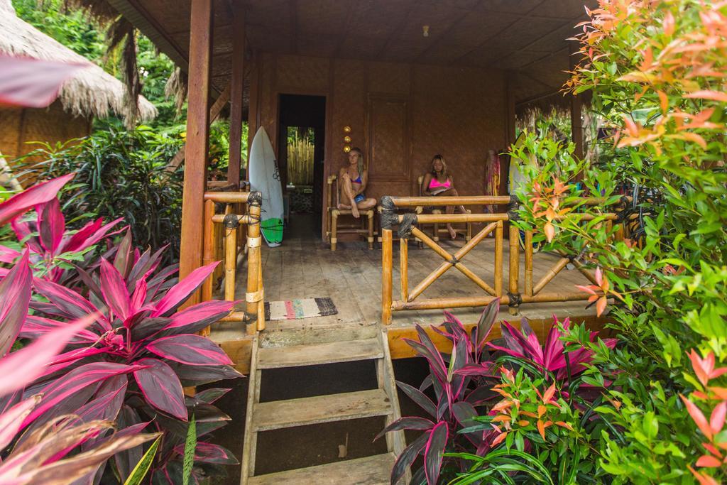 Mojosurf Camp Red Island Hotel Pasanggaran Exterior foto