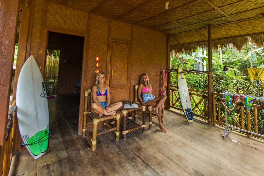 Mojosurf Camp Red Island Hotel Pasanggaran Exterior foto