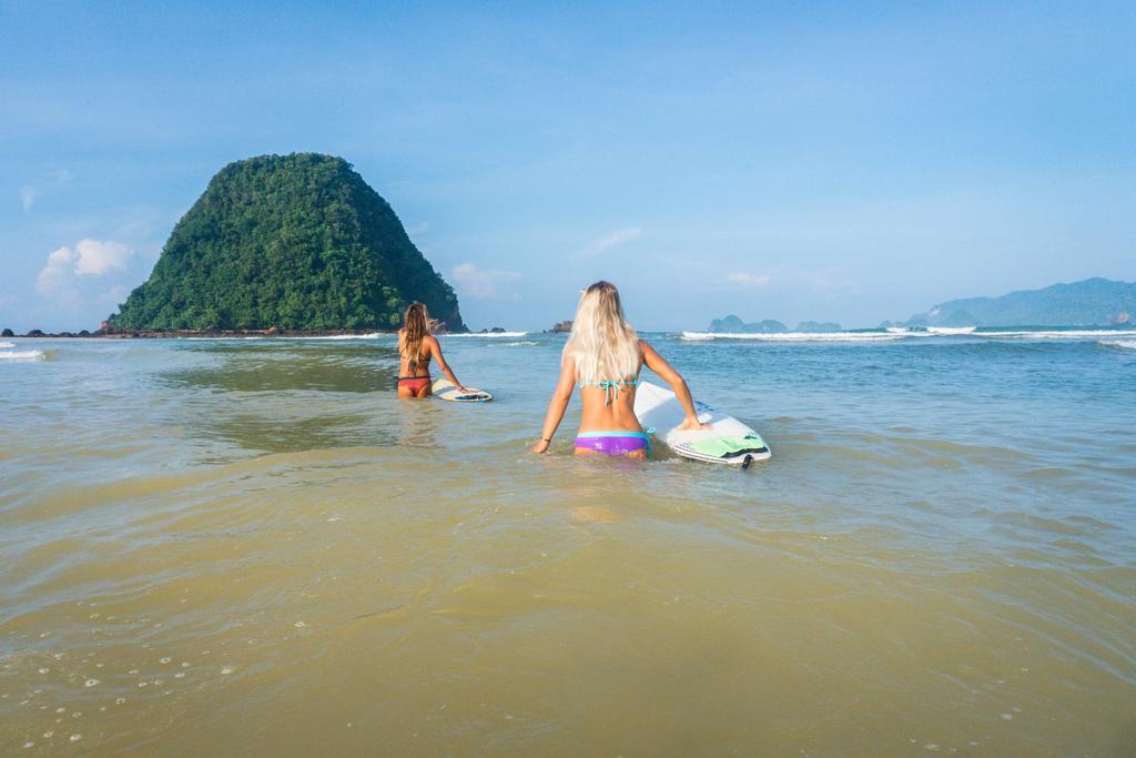 Mojosurf Camp Red Island Hotel Pasanggaran Exterior foto