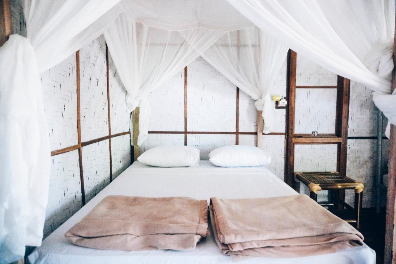 Mojosurf Camp Red Island Hotel Pasanggaran Exterior foto