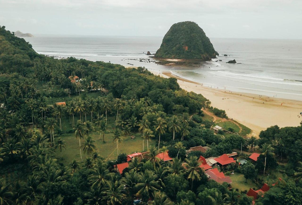 Mojosurf Camp Red Island Hotel Pasanggaran Exterior foto