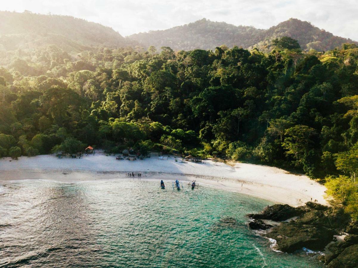 Mojosurf Camp Red Island Hotel Pasanggaran Exterior foto