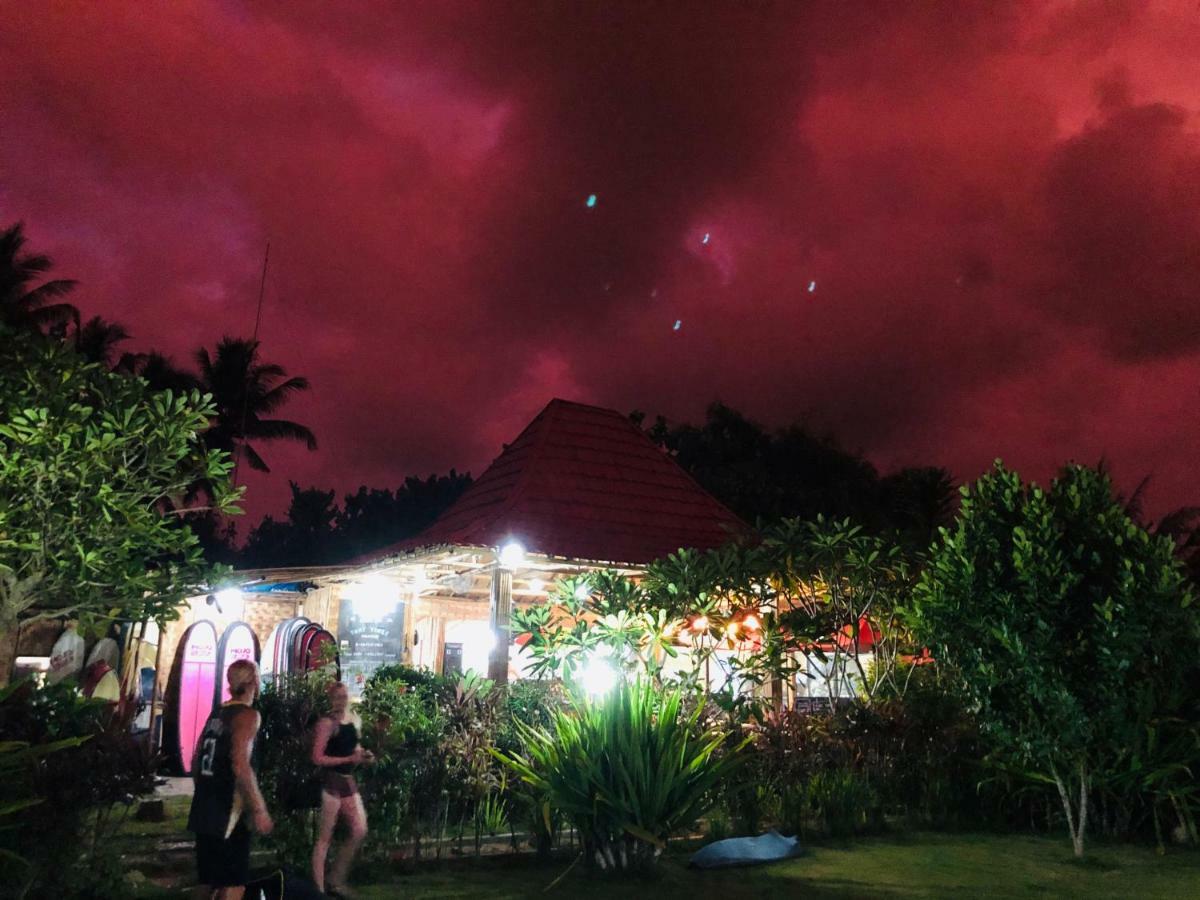 Mojosurf Camp Red Island Hotel Pasanggaran Exterior foto