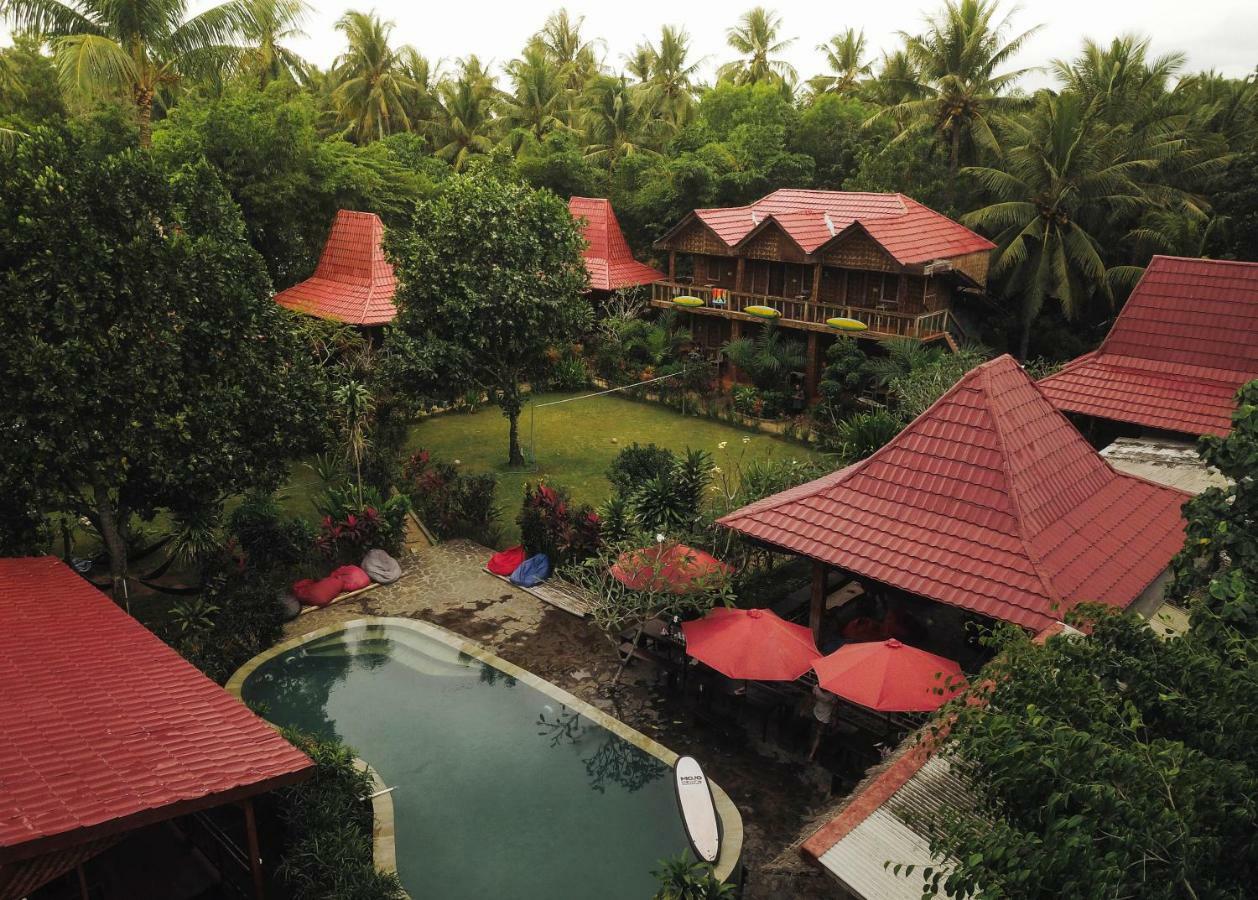 Mojosurf Camp Red Island Hotel Pasanggaran Exterior foto