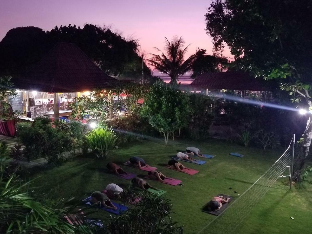 Mojosurf Camp Red Island Hotel Pasanggaran Exterior foto